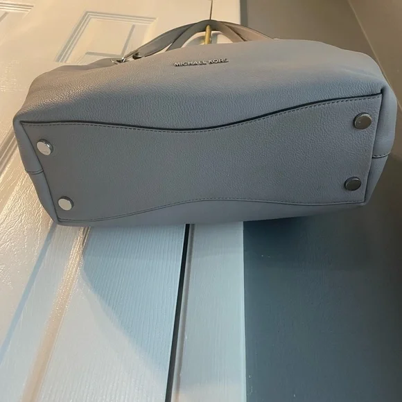 SOLD-🖤MICHAEL Michael Kors Raven Large Shoulder Bag - Picture 14 of 15